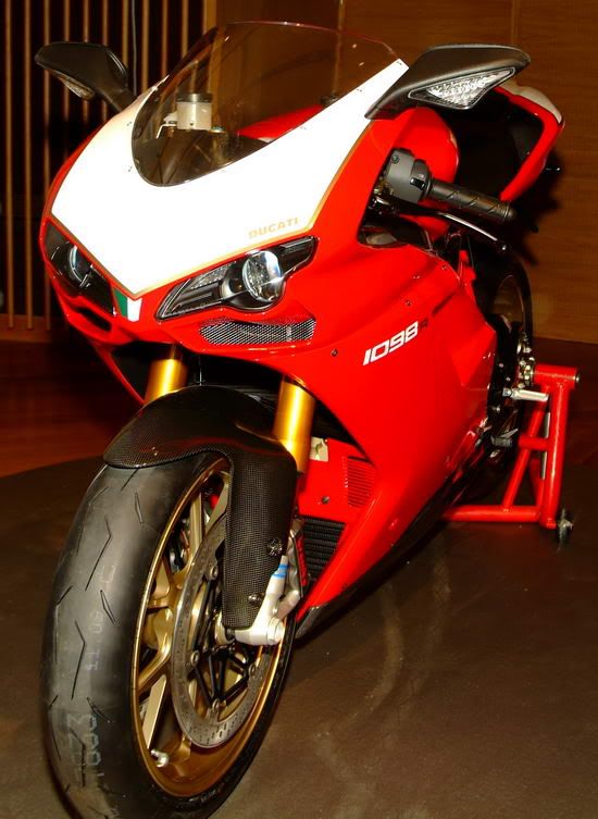IMAGE(<a href="http://i141.photobucket.com/albums/r46/Motorbiker_photos/EICMA/2007/Ducati-1098R-2.jpg" rel="nofollow">http://i141.photobucket.com/albums/r46/Motorbiker_photos/EICMA/2007/Ducati-1098R-2.jpg</a>)