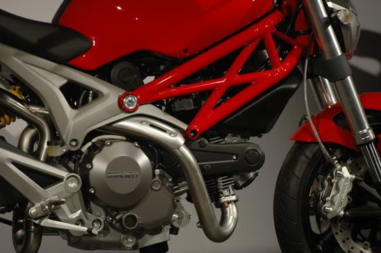 Ducati-Monster-696-3.jpg