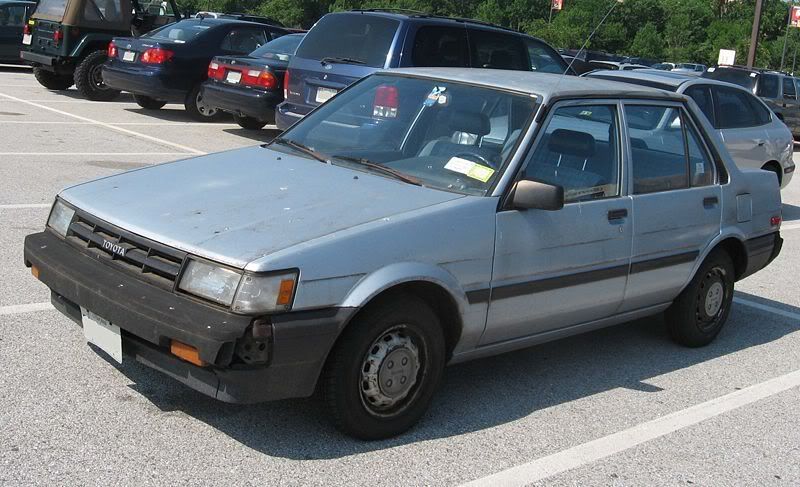 800px-Toyota-Corolla-E80-Sedan.jpg