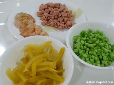 prawns, french beans, salted vege and diced luncheon meat