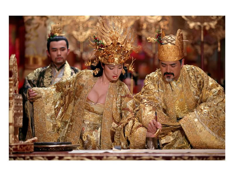 CurseoftheGoldenFlower-GongLiandCho.jpg Gong Li in Curse of the Golden Flower (Zhang Yimou) image by jensolparte