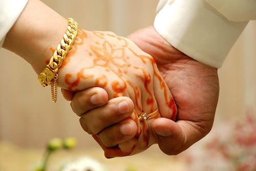 http://i141.photobucket.com/albums/r74/texas3377/blog%20pics/muslim_wedding_hands.jpg